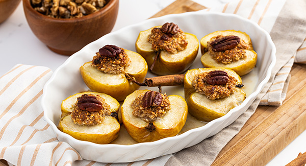 Baked Apples With Cinnamon-Oat Topping